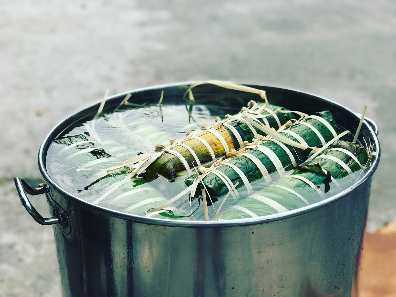 卫龙辣条，不仅仅是零食，更是文化的味道